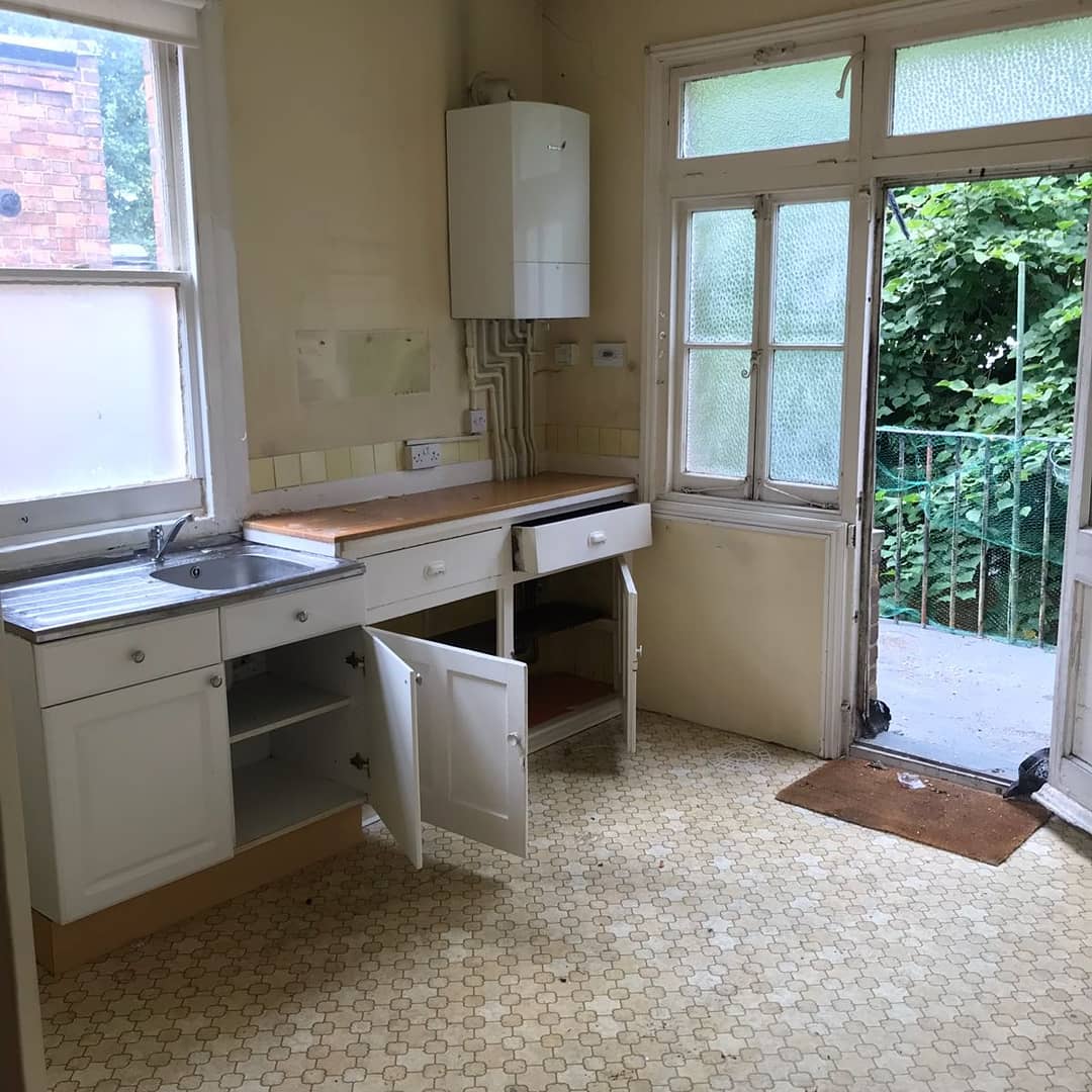 PrimeTimeManVan's tweet image. We know that from time to time there are those jobs around the home and outdoor spaces that you have written down on paper to remind you but you never seem to get round to doing. We specialise in clearing your much needed space for you to breath again!!!!!#property #redevelopment