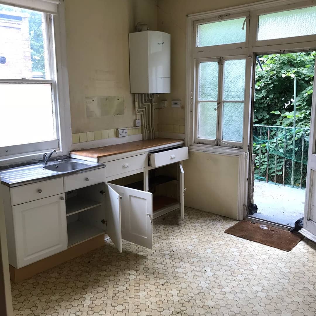 PrimeTimeManVan's tweet image. We know that from time to time there are those jobs around the home and outdoor spaces that you have written down on paper to remind you but you never seem to get round to doing. We specialise in clearing your much needed space for you to breath again!!!!!#property #redevelopment