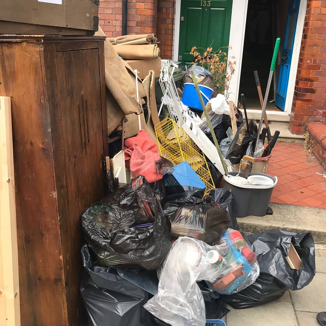 PrimeTimeManVan's tweet image. We know that from time to time there are those jobs around the home and outdoor spaces that you have written down on paper to remind you but you never seem to get round to doing. We specialise in clearing your much needed space for you to breath again!!!!!#property #redevelopment