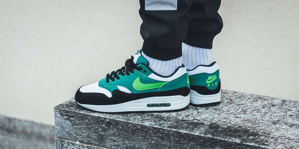 air max 1 green strike