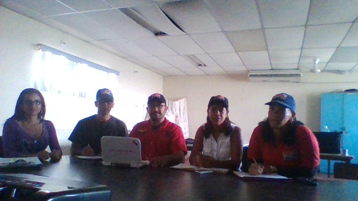 MARTINEZNIMROD's tweet photo. Taller de comunicacion sobre redes sociales y generacion de contenidos con el equipo de comunicacion del Movimiento Revolucionario Tupamaro, preparandonos para combatir la canalla mediatic!!#EstabilidadEconomica #ContraOfensivaTupamaro https://t.co/CXNpeHYXqc