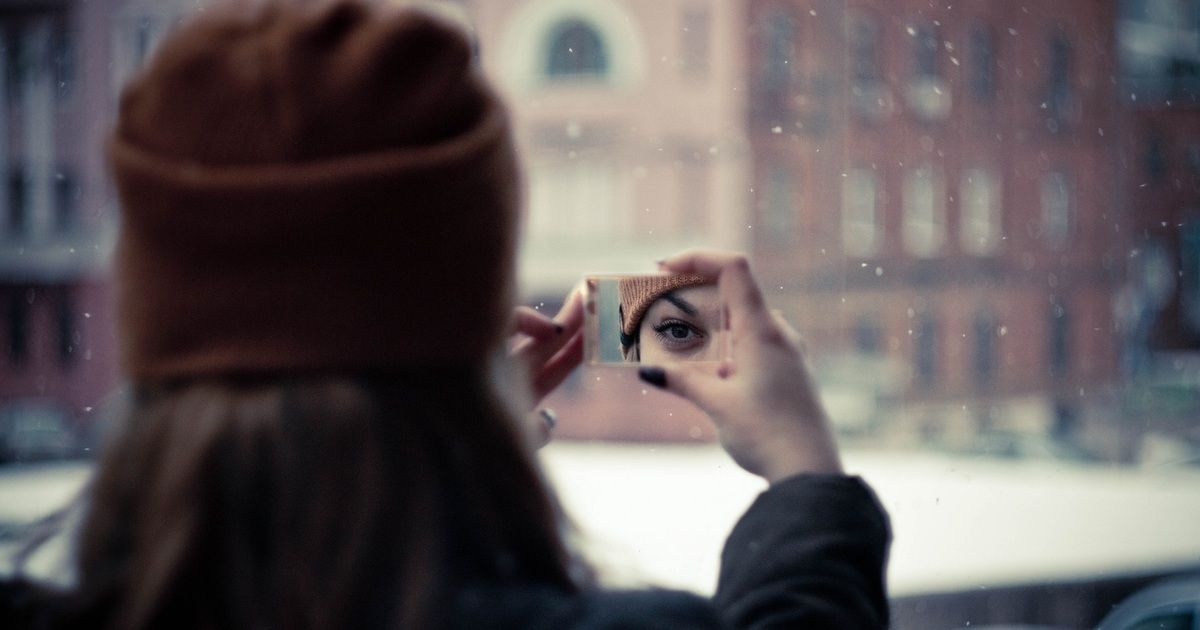 Je mehr wir darauf trainiert sind, unsere negativen Gedanken in den Mittelpunkt zu rücken, desto mehr schärfen wir unsere Wahrnehmung für Dinge, die uns nicht gelingen. Stattdessen sollten wir großzügig zu uns selbst sein! buff.ly/2NcQSFy