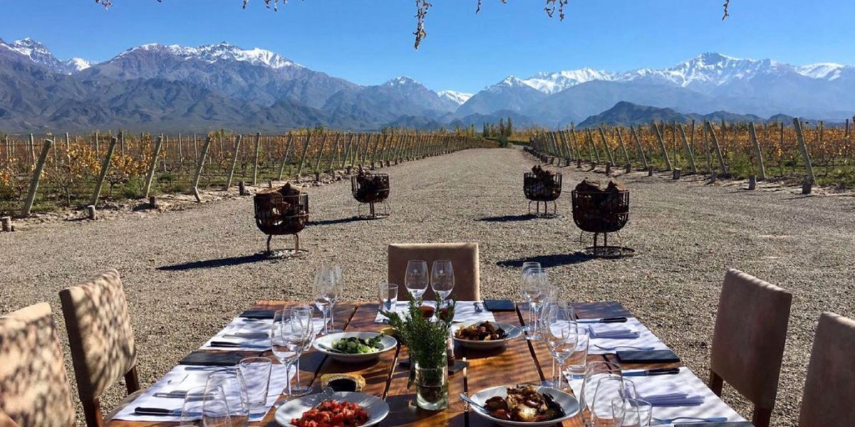 WineCapitals's tweet photo. Discover Mendoza’s Uco Valley below with Great Wine Capitals here: https://t.co/OH6btWhqWZ

To learn more about #Mendoza click here: https://t.co/2yjetJvanJ

#Argentina https://t.co/Exc0qwV481
