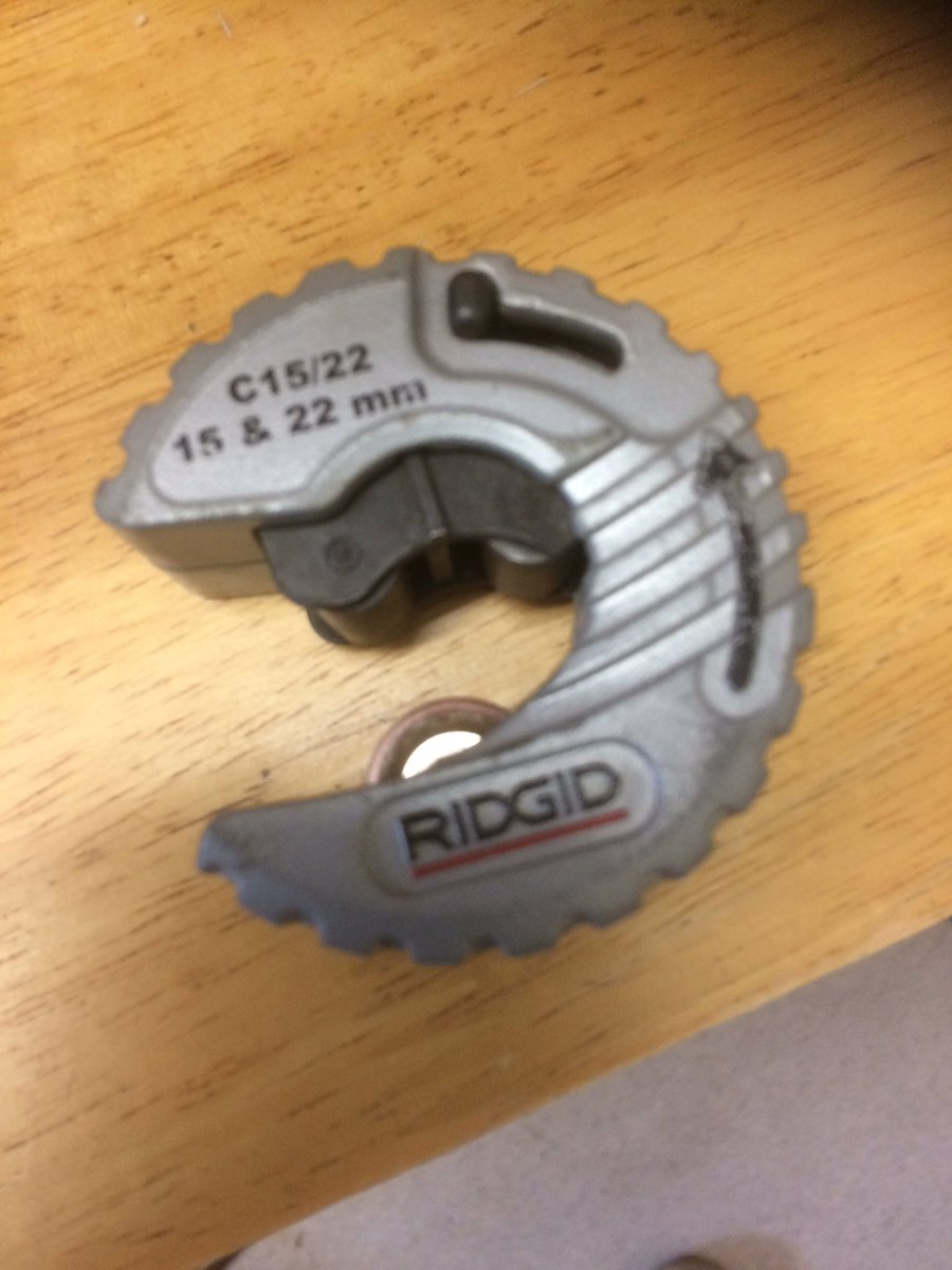 paulob19's tweet photo. Loving my new cutterπππΌ. 15mm & 22mm in one unit, and really smooth! Sorry everyone, us tradesmen do get excited about our toolsπ @RidgidTools_UK #loveanewtool #smoothcut #speedycut #investinyourtools #1Barrplumbingandheating https://t.co/16WqQ2KY9g