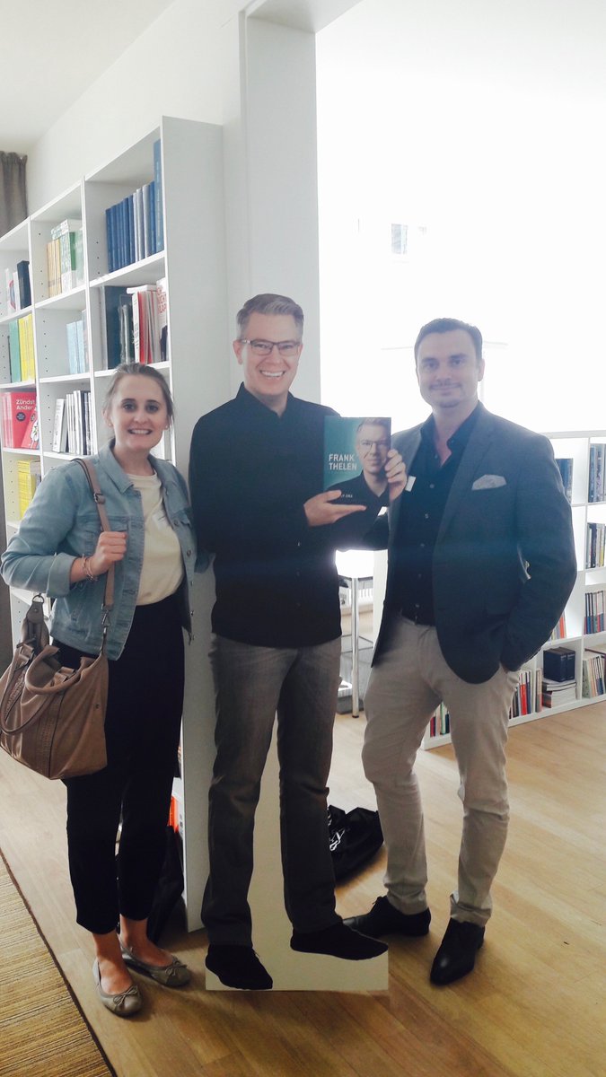 heyhoffmann's tweet photo. @KaiUniscene und Kristina sind beim Pressetermin mit @frank_thelen. Der „Höhle der Löwen“-Investor stellt seine Biographie vor und spricht über die Herausforderungen unserer digitalen #Zukunft. Das Interview für die neue DIGITAL-TITELSTORY findet ihr in der kommenden #UNISCENE! https://t.co/I7Frr6t1Sq