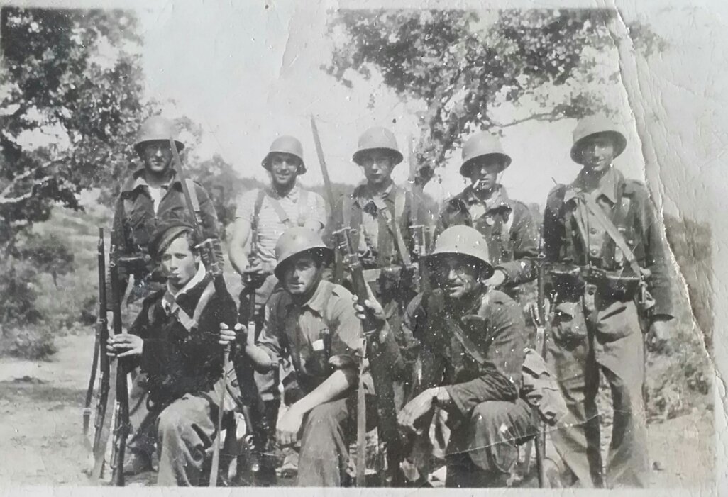 bukoxky's tweet photo. #YaEsMediodia49 como se saca todo del "contexto histerico" este hijoputa dictador pa la saca y por la noche.. no se merece ni tumba..como el hizo a mi "abuelo" y joder a mi padre "carabinero" viva la republica https://t.co/RgaEs53a1M