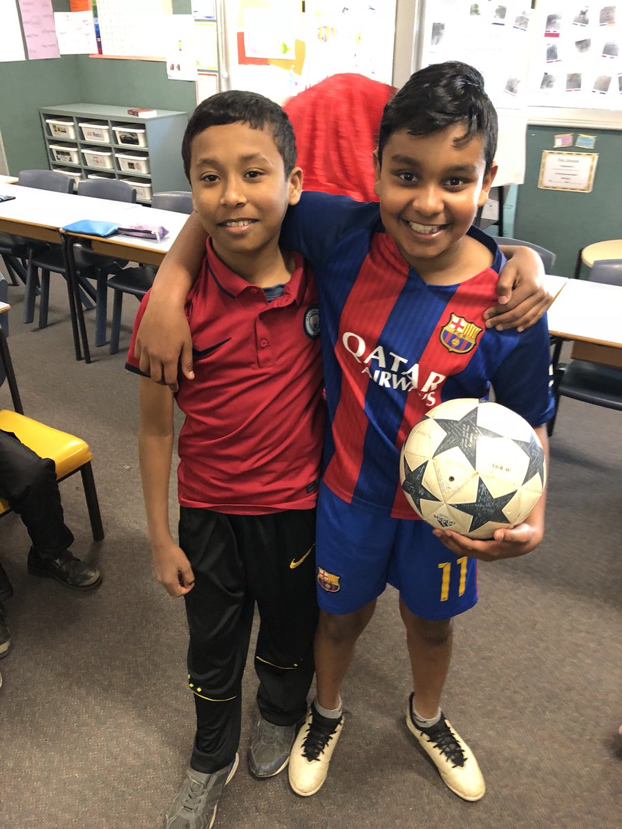 DiBiasiJana's tweet photo. What a great day celebrating a love of literature! Students in 5P thoroughly enjoyed participating in the ANPS treasure hunt! #bookweek18 @AuburnNthPS https://t.co/LPhOsZgw0T