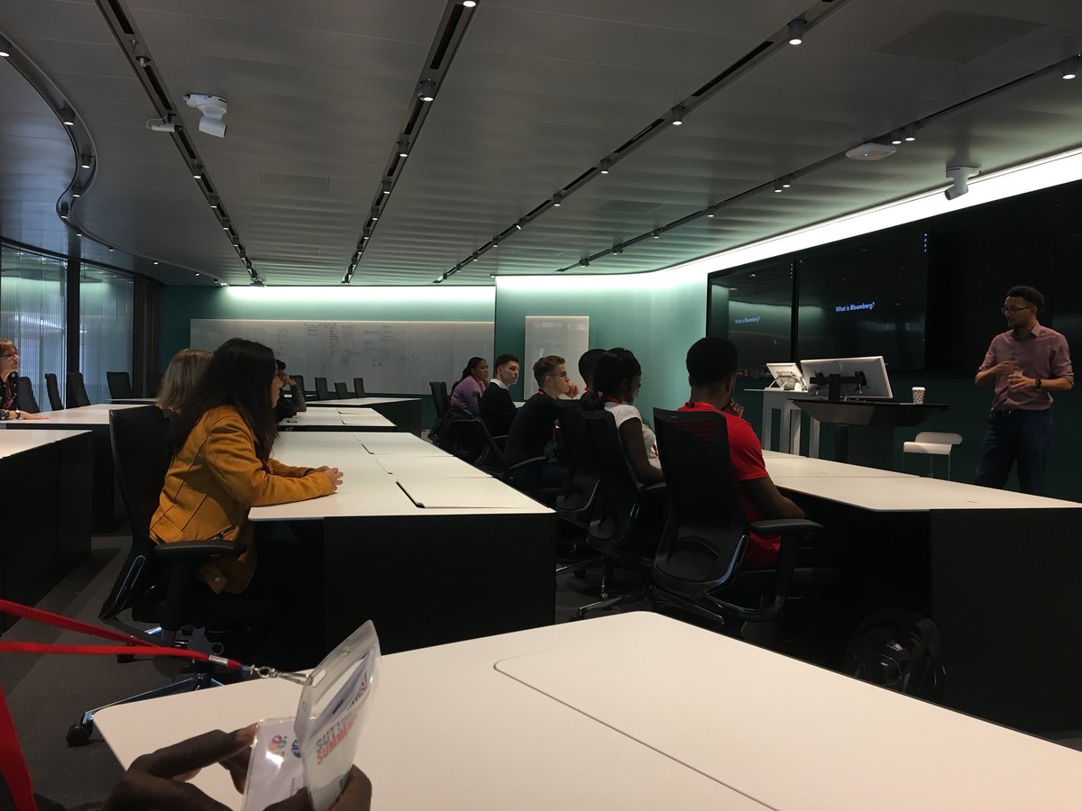 SKclwp's tweet photo. Day: 4 of the Sutton Trust summer school ➡️ The Business Stream spend the morning gaining an insight into the Data-driven, Collaborative and Smart-speed organisation that is @Bloomberg #TrustKings @KCLWP https://t.co/PI2ZENnNwG