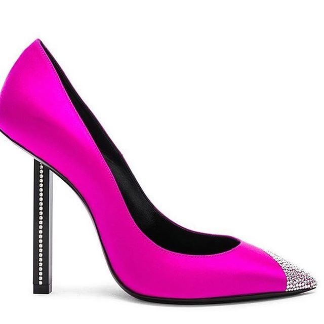 BrideMinded's tweet photo. #ivonemagazine_ #luxuryshoes #cerise #redcarpetshoes #shoestagram #shoeporn #shoeinspiration #shoeswithbling #highheels #ageless #agelessstyle #ageingwithelegance #bling #heelswithbling ππ. @ivonemagazine_ π https://t.co/PDqA0UFap9 https://t.co/a5aNx99gCc