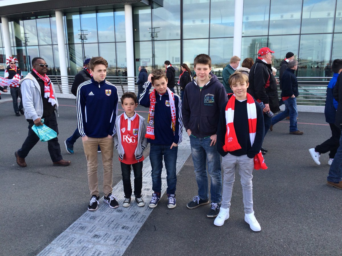 @MOB_CHS <a href="/officialCHS/">CHS</a> <a href="/WalesOnline/">WalesOnline 🏴󠁧󠁢󠁷󠁬󠁳󠁿</a> Well done Barney - the worlds best football club <a href="/BristolCity/">Bristol City FC</a> ps remember <a href="/GaryCarver1/">Gary Carver</a> and myself taught you all there is to know about about the beautiful game <a href="/LisvnePantherFC/">Lisvane Panthers FC</a>