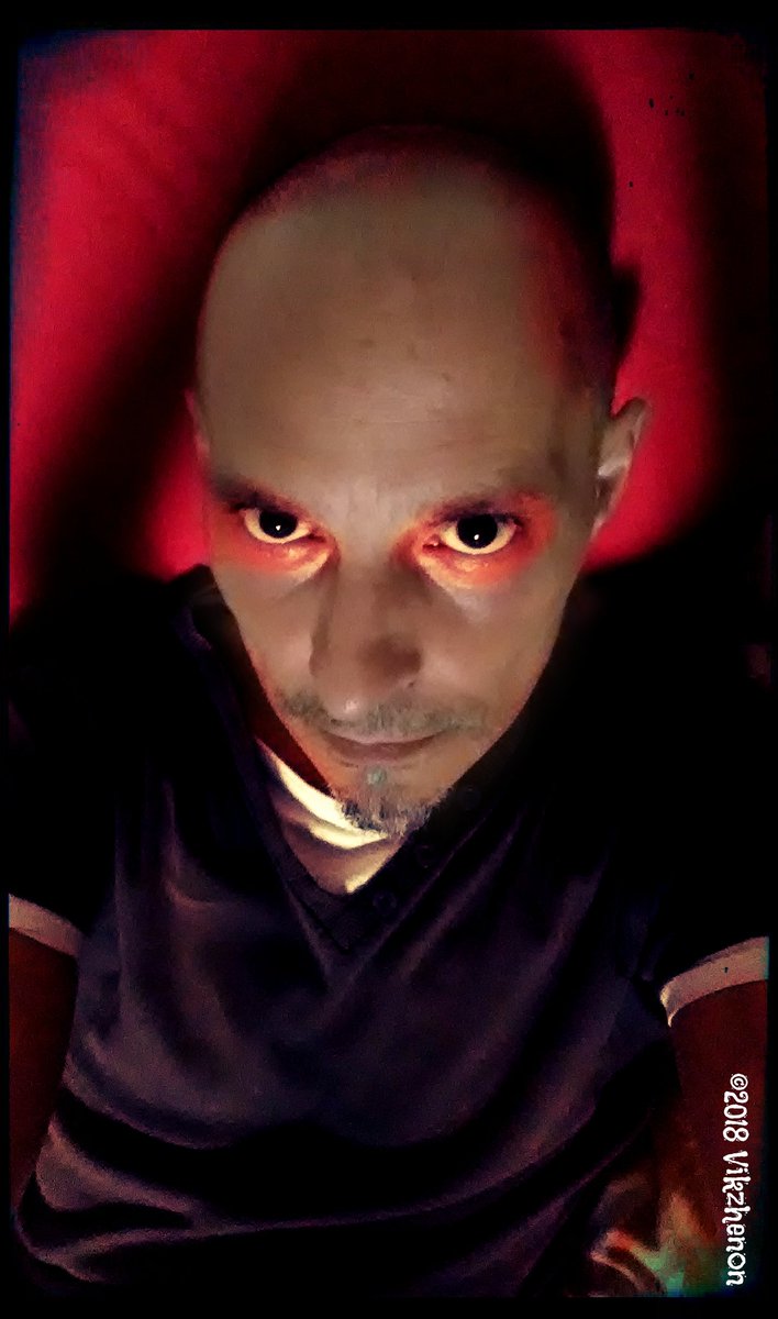 VikZhenon73's tweet image. La luce e l'ombra é in ognuno di noi, l'equilibrio è la risposta. #gothic #red #selfies #selfportrait #instagram #instaartist #art #PictureOfTheDay #photography #graphicart #instagood #photooftheday #picoftheday #fotodeldia #socialmedia #drawing #grunge #popart #cult #23Agosto