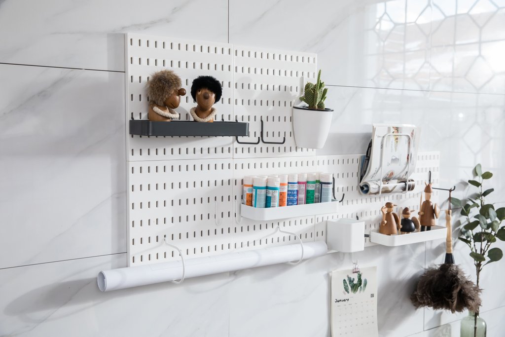 iweshine's tweet image. Pegboards are simple accessories, often used in areas such as offices. However, they’re considerably more versatile than that and the pegboard system can be applied to numerous other structures and functions.  #childrensinteriors #handmade #pasteldecor #kmartstyling #decorforkids