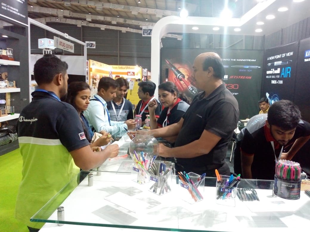Uniball_India's tweet photo. Come Experience the Ultimate Writing Experience live at India Big7 International Trade Fair. At Stall no. 341L 22nd - 25th Aug 2018 at Bombay Exhibition Centre, Goregaon-E, Mumbai. #UniballAIR #ANewPointOfView #Uniballindia #Linc #ThinkItLincIt #LincPentonic #IndiaBig7 https://t.co/yUKcQc0dx9