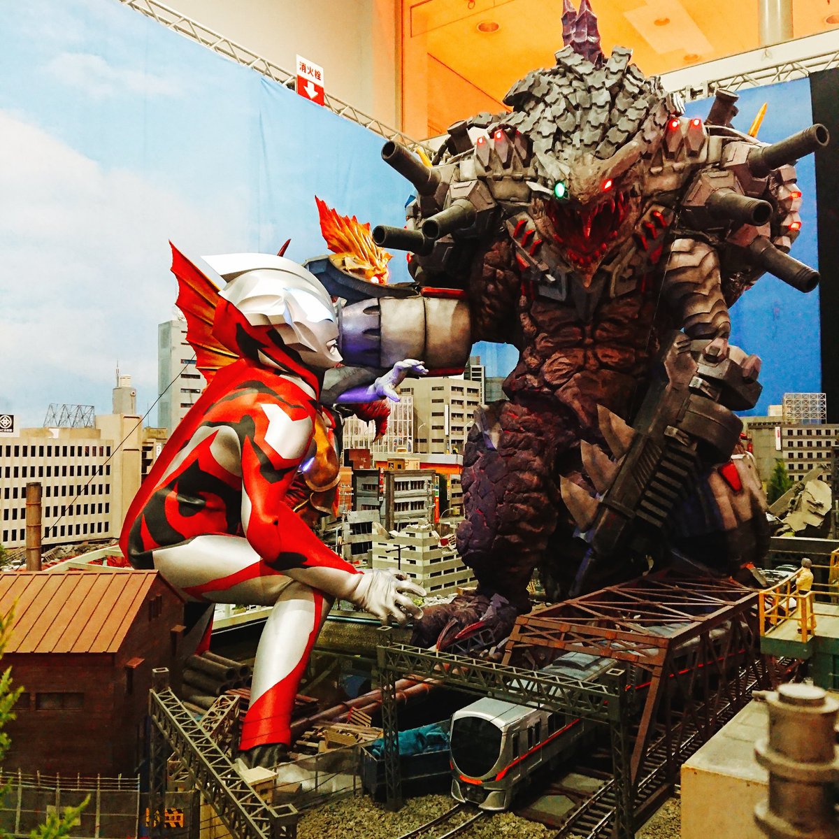 ウルフェス18 ウルトラマンガイア放送周年記念 超時空のフェスティバル 18 08 23 4ページ目 Togetter