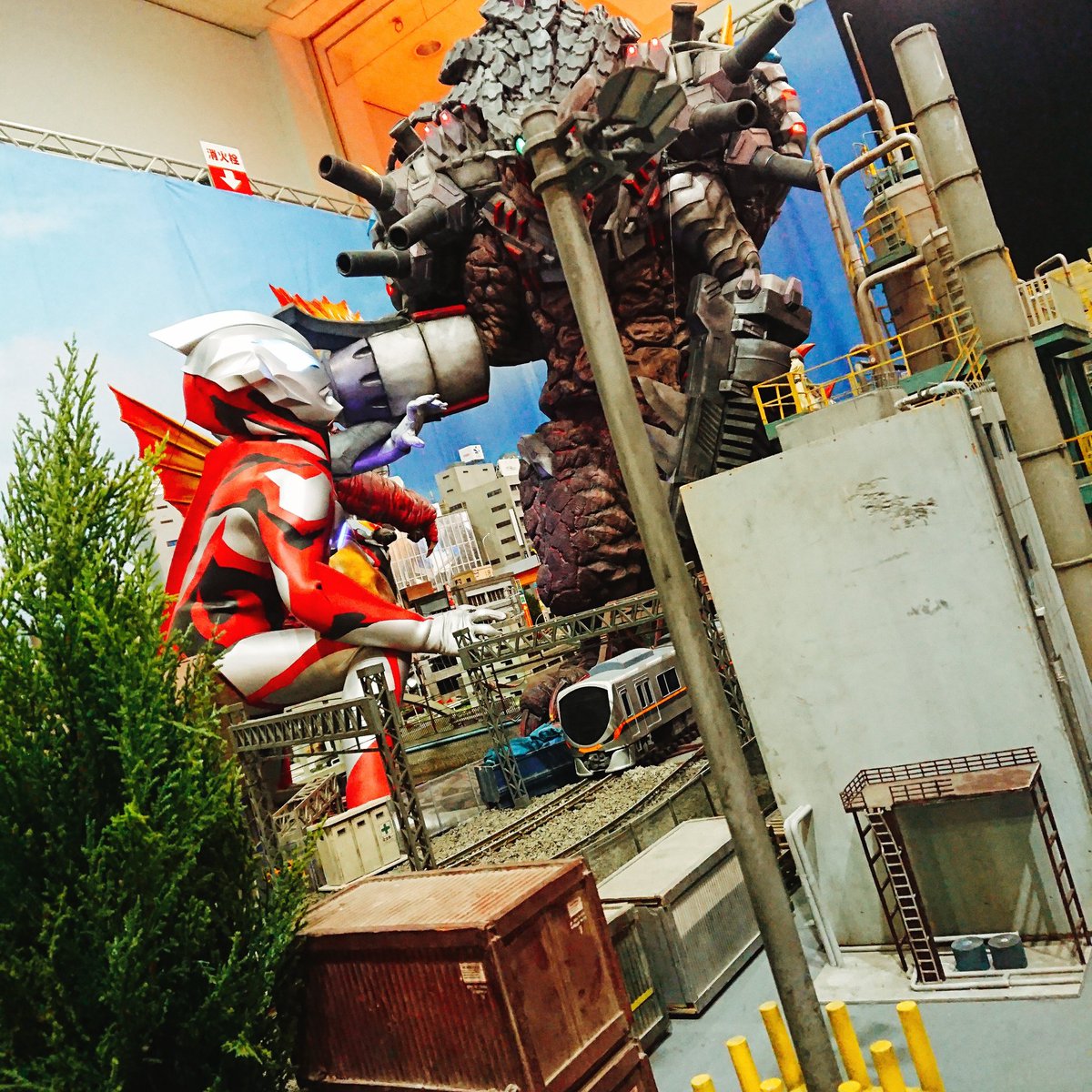 ウルフェス18 ウルトラマンガイア放送周年記念 超時空のフェスティバル 18 08 23 4ページ目 Togetter