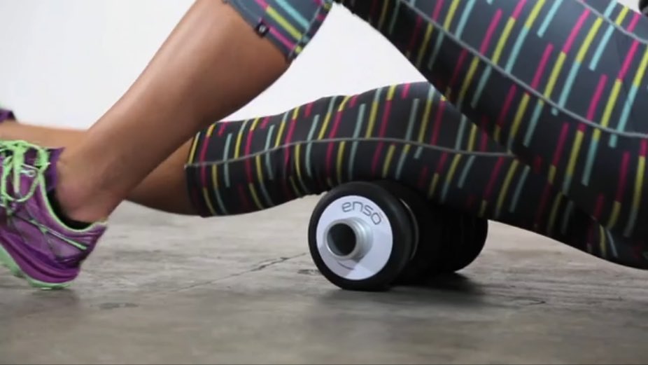 EvoFitForLife's tweet photo. Rolling a muscle group for just 45 seconds can reduce soreness and prevent injury. No excuses! #foamrolling https://t.co/1Mjdjglk8D
