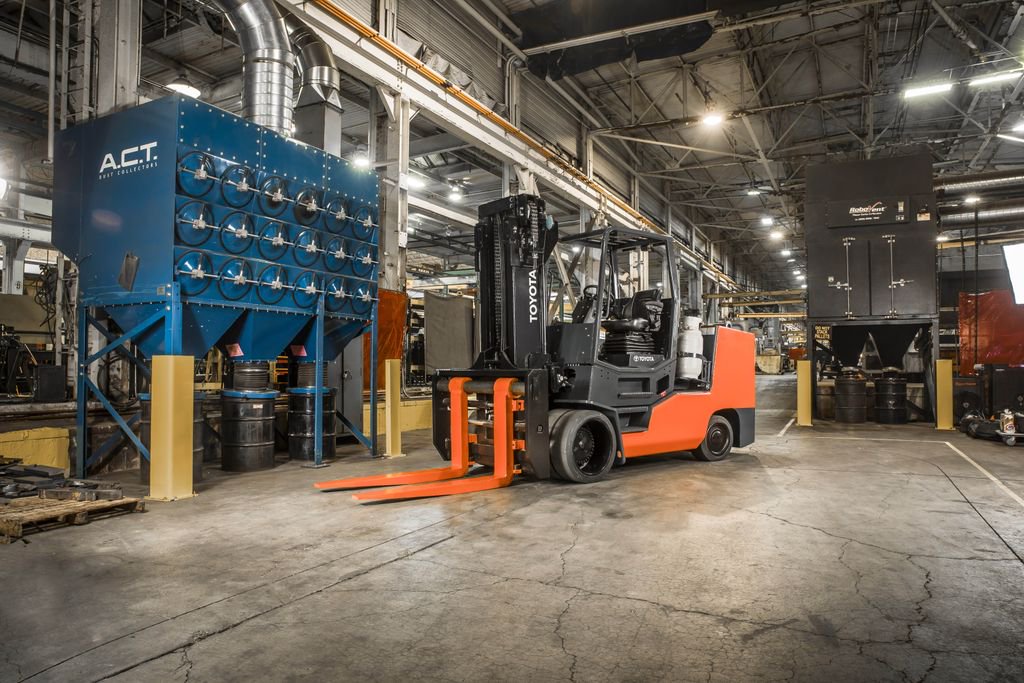 ToyotaLiftNE's tweet image. They said all the heavy lifting was happening outside. But Toyota knows that sometimes hauling high capacity loads is an inside job. The Toyota High-Capacity Large IC Cushion Forklift is an indoor mammoth of a machine. bit.ly/2MhmGbX
