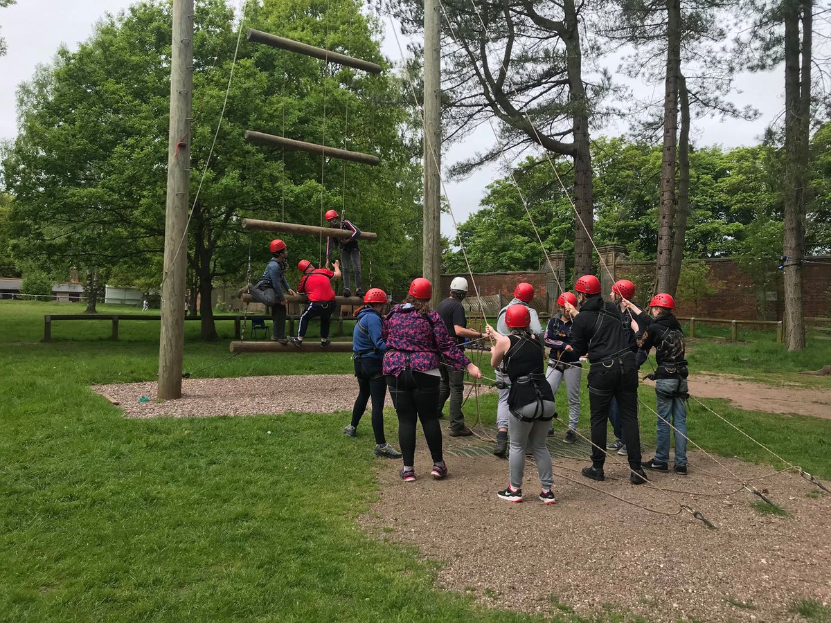 NunnyTrust's tweet photo. This photo is PERFECT teamwork! #team171 https://t.co/L1m31mINUE