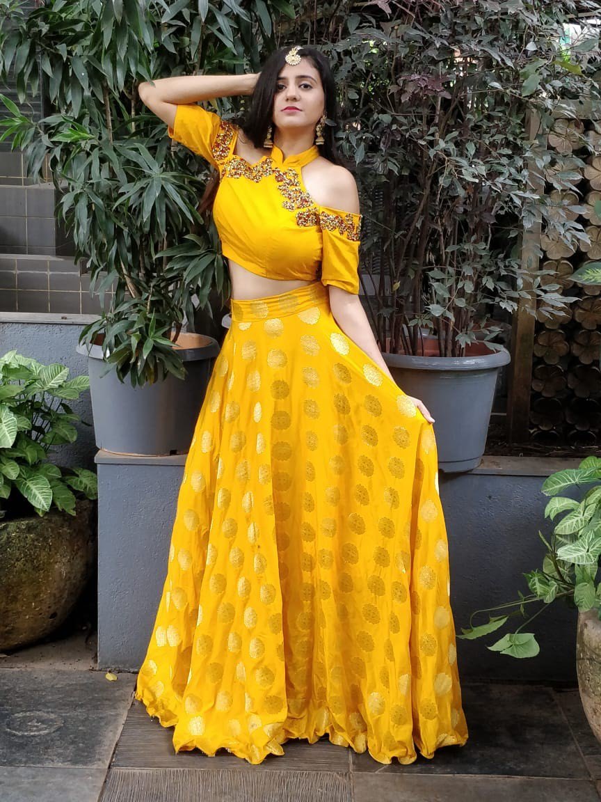 Here's some mehendi look inspiration for you. 🌻
rentanattire.com
#yellow #trendy #fashion #weddingseason #bridetobe #bridetobe2018 #friendsofbride #style #beauty #weddingfashion #indianbride #modernbride #wedmegood  #planyourwedding  #weddingphotography #fashionbloggers