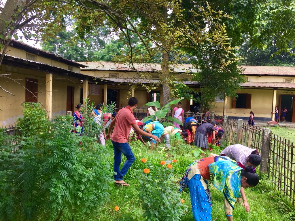 Jagdishb29's tweet image. #AspirationalDistricts 
#Participationforchange
Community participation for school transformation and cleanliness with help of teachers and Gandhi Fellow.
@NITIAayog @PiramalFdn @narendramodi