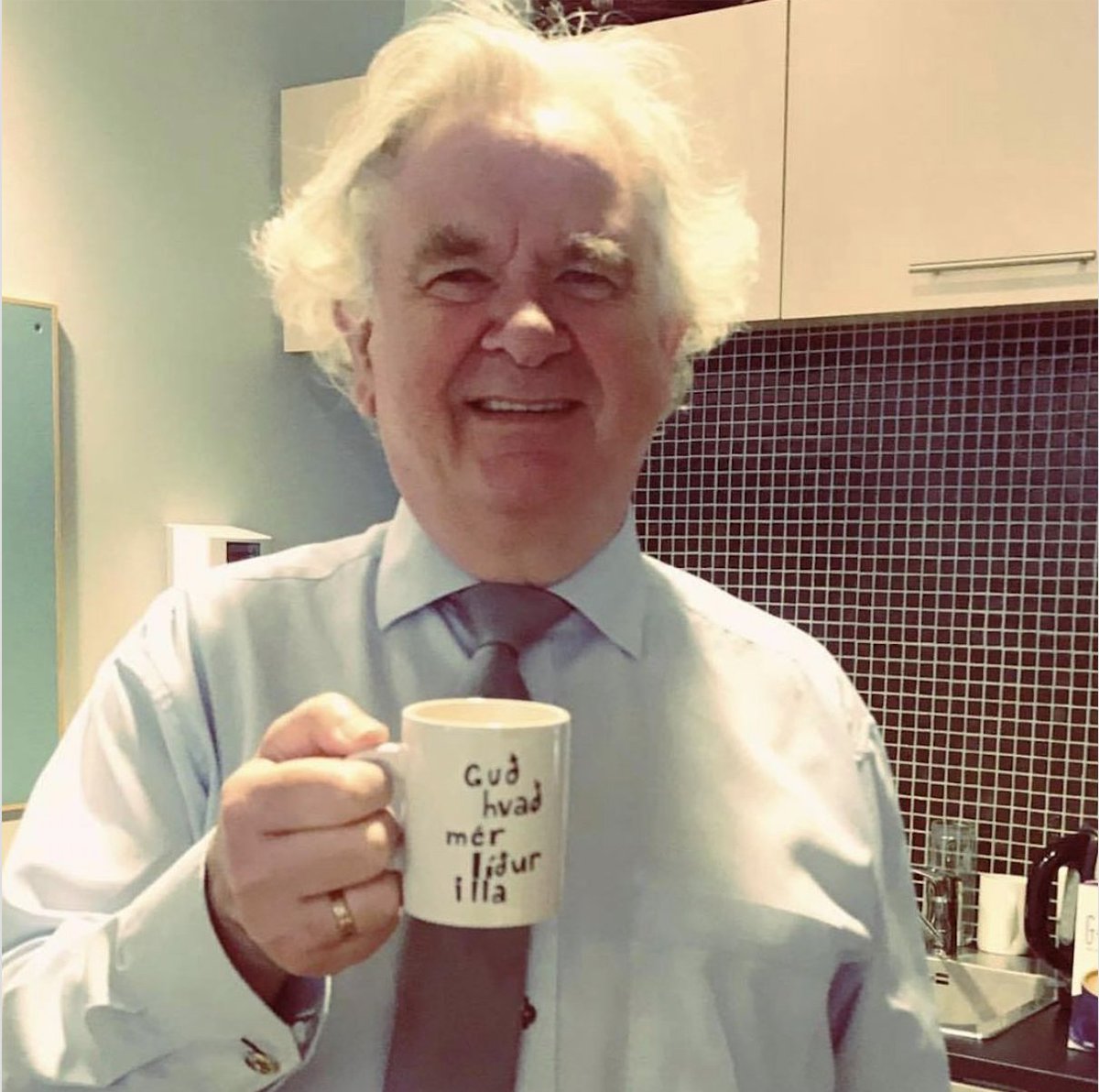 Tegar eg er skit tunnur i fermingu hja fraenda i 5 aettlid.