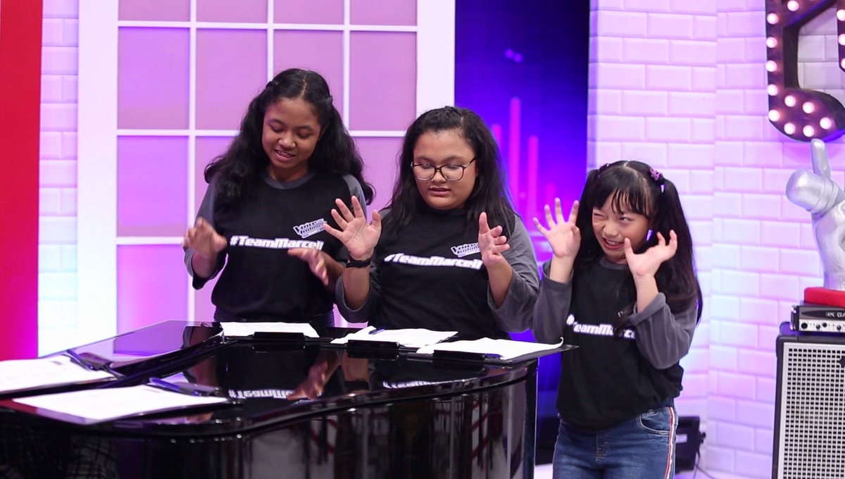 TheVoiceKidsGTV's tweet photo. Group pembuka #BattleRound1 hari ini ada Dea, Syifa dan Glenda. Lihat tuuuh mereka sudah siap pose monster nih, karena mau membawakan lagu "I'm in love with a monster" by @FifthHarmony ! #TVKI3GTV @OfficialGTVID https://t.co/OOl9Xm25Su