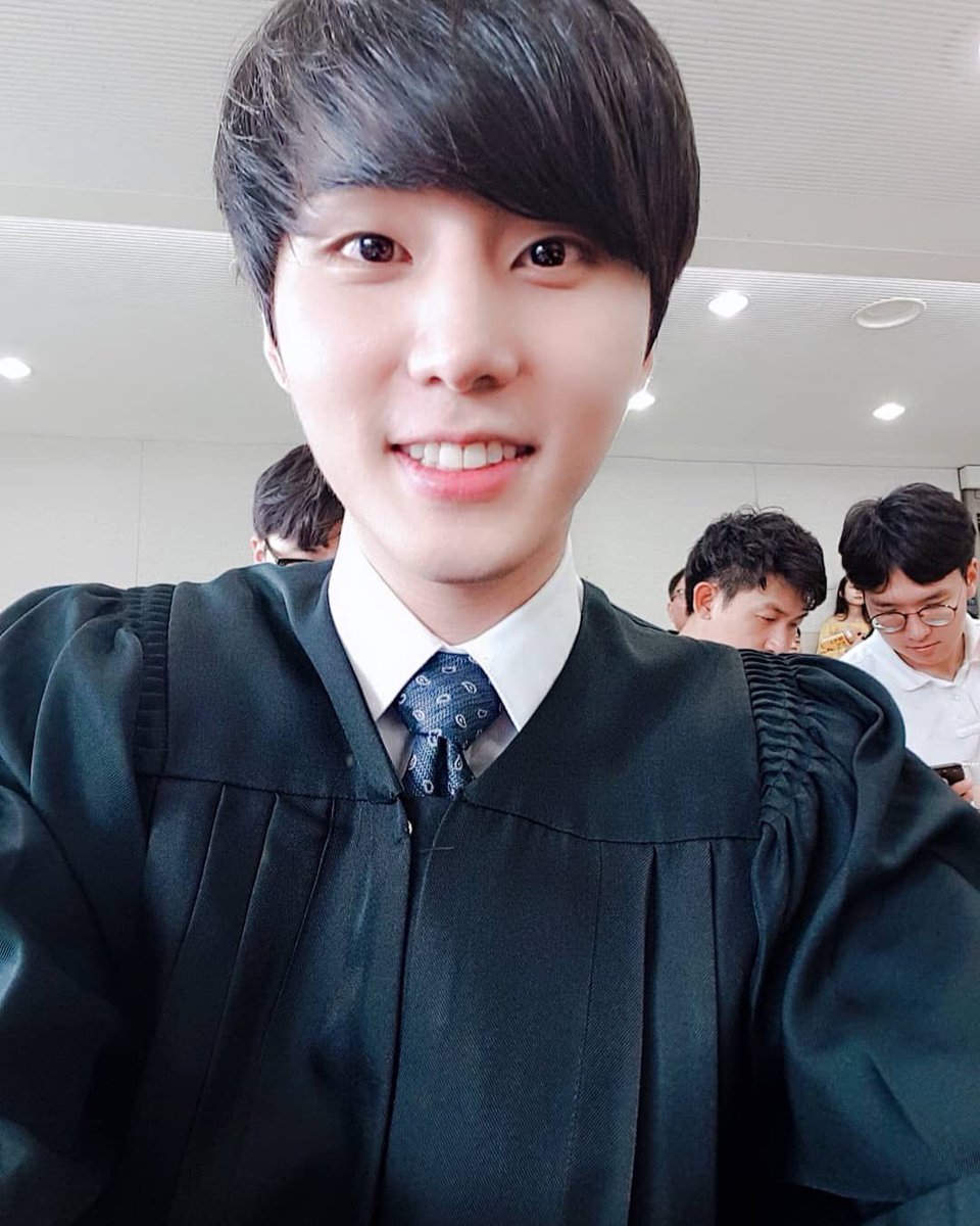 youngandnew1219's tweet photo. 영현아 졸업🎓 축하해ㅠㅅ ㅠ!!!!!!❤️🧡💛💚💙💜💯 https://t.co/ods5f5zb8i