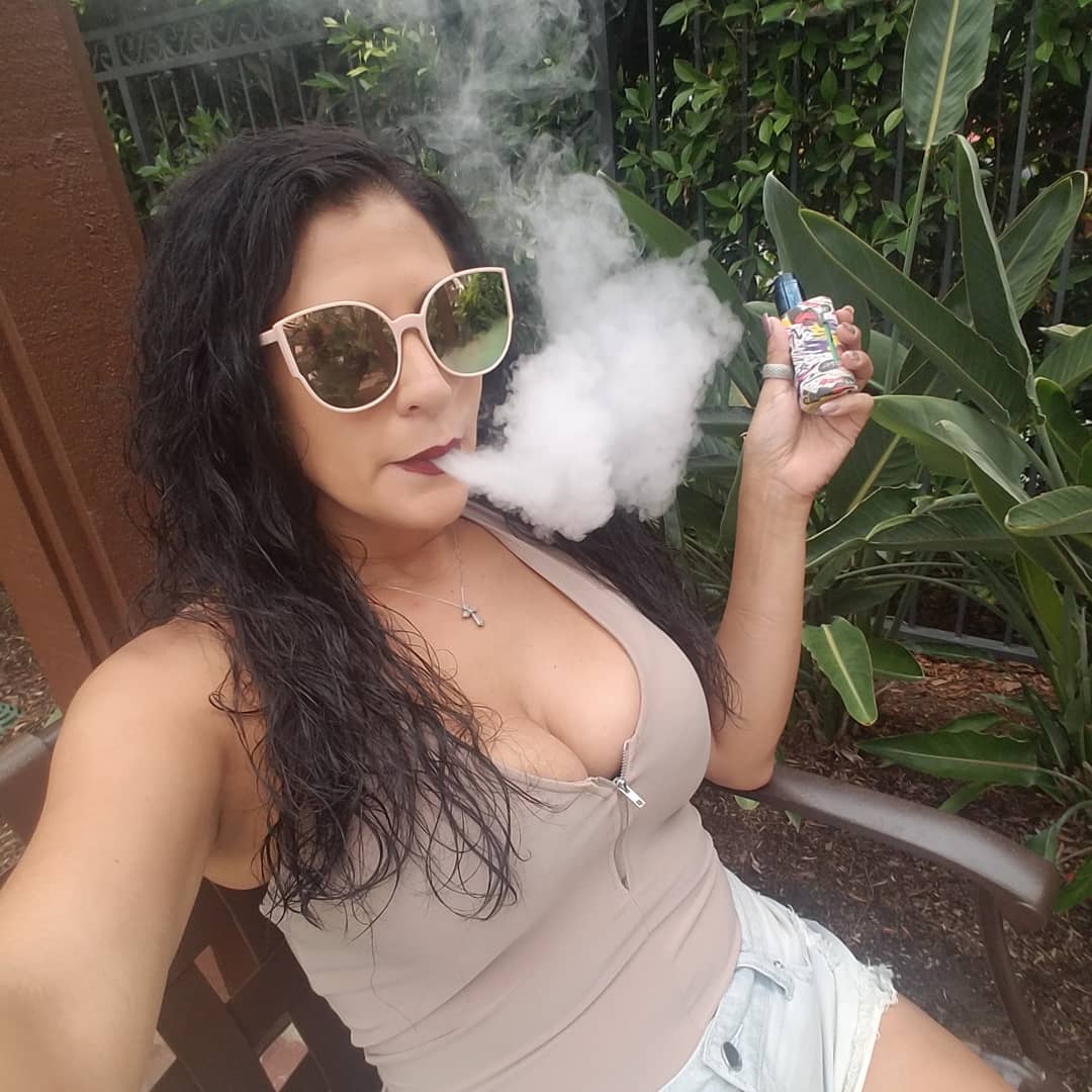 vaping_daily's tweet photo. ❤❤❤❤❤❤
#sugarliciouseliquids
#sugarliciousejuice #hotbrunette #vapelyfe #vapecommunity #vapeclouds #vapeout #vapestagram #vapelife #vapepix #cloudcheck #cloudchaser #vapeporn #vapegirl #vapemodels #ejuiceporn #ejuice #ocvapors #westcoastvapors #westcoast #poolside #vapeon https://t.co/hQZLaQO2U6