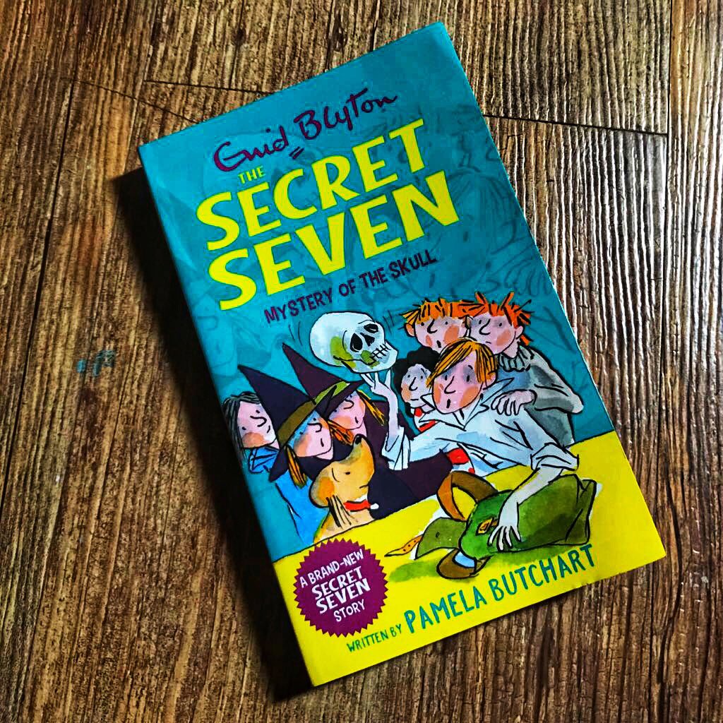 The child in me is jumping out for joy! My copy of @BlytonOfficial #SecretSeven #MysteryoftheSkull by @Pamela_Butchart is here! #arrivedtoday #childhoodrevisited #downmemorylane #mumbai #india If u see me walking around #Bandra with this book in my arms, come say hello...