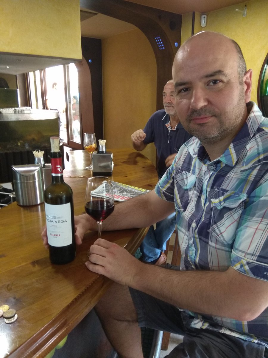 nachinblanco's tweet photo. Mi chateo con Rioja Vega. Mi particular recuerdo y apoyo a mi gran amigo @JALopez_Basket y su equipo . Suerte. https://t.co/prhfaq9s87