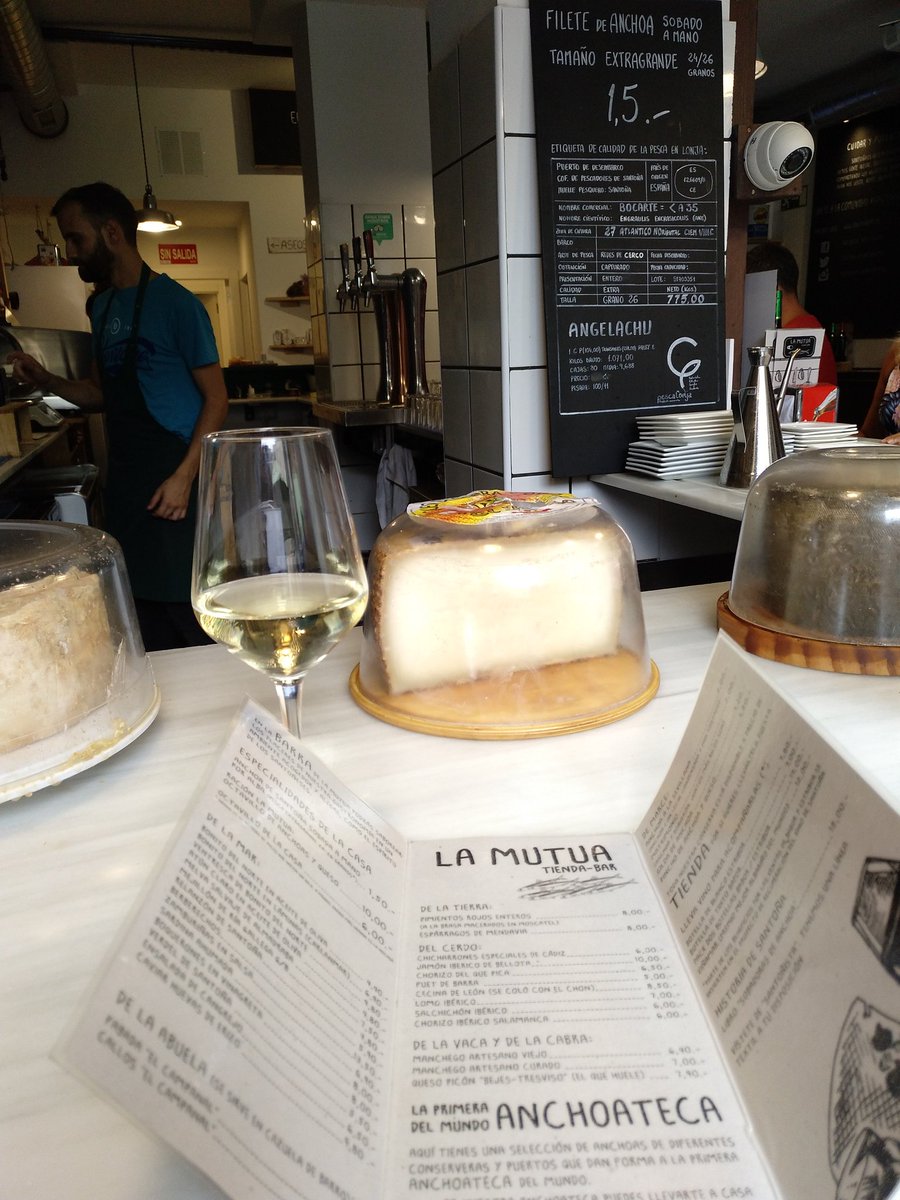 Ya estoy en <a href="/LaMutua_/">La Mutua Tienda Bar</a> por una recomendación (del año pasado) de <a href="/santonismo/">Santoñismo</a> En verdad esto es #Santoñismo en estado puro 😋😉