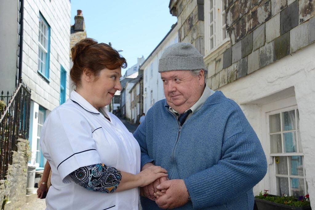 sanshui596's tweet photo. ๐ฅ #docmartin
#Filming of #DocMartin in #PortIsaac #Cornwall.
#filmcrew #filmset #outsideshots #tvseries #martinclunes #cameras #cameracrew #cornish #village #northcoast #biannually #film #docmartins #house #extras #fishermansfriends #singers #shantysingers #theplatt #beach #sea https://t.co/4DKasimkYF