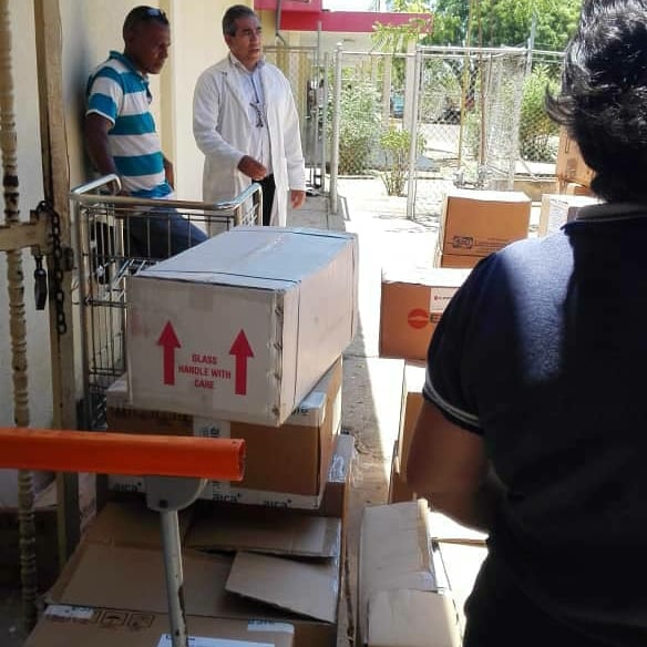 benitocapri's tweet photo. Recibida dotacion del @SEFARoficial para el HMI Dr. Eduardo Soto Peña en Mcbo. gracias al Pdte. @NicolasMaduro y al  @OmarPrietoGob https://t.co/f8Fc5UvLau