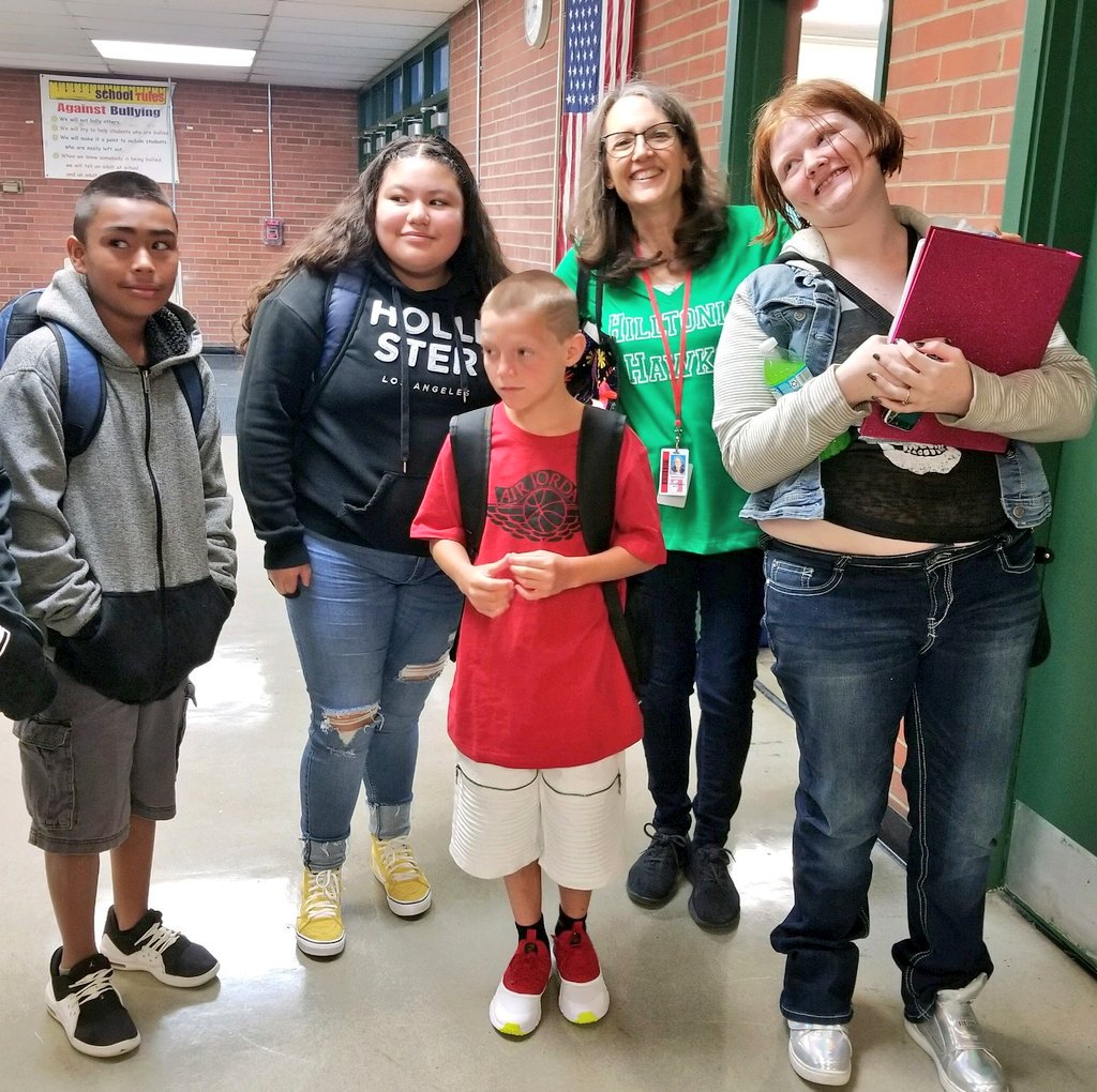 ColsCitySchools's tweet image. Let&apos;s get this new year going! #FirstDayCCS at Hilltonia Middle School. These students look #Ready4Success.