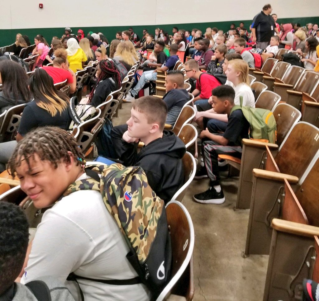 ColsCitySchools's tweet image. Let&apos;s get this new year going! #FirstDayCCS at Hilltonia Middle School. These students look #Ready4Success.