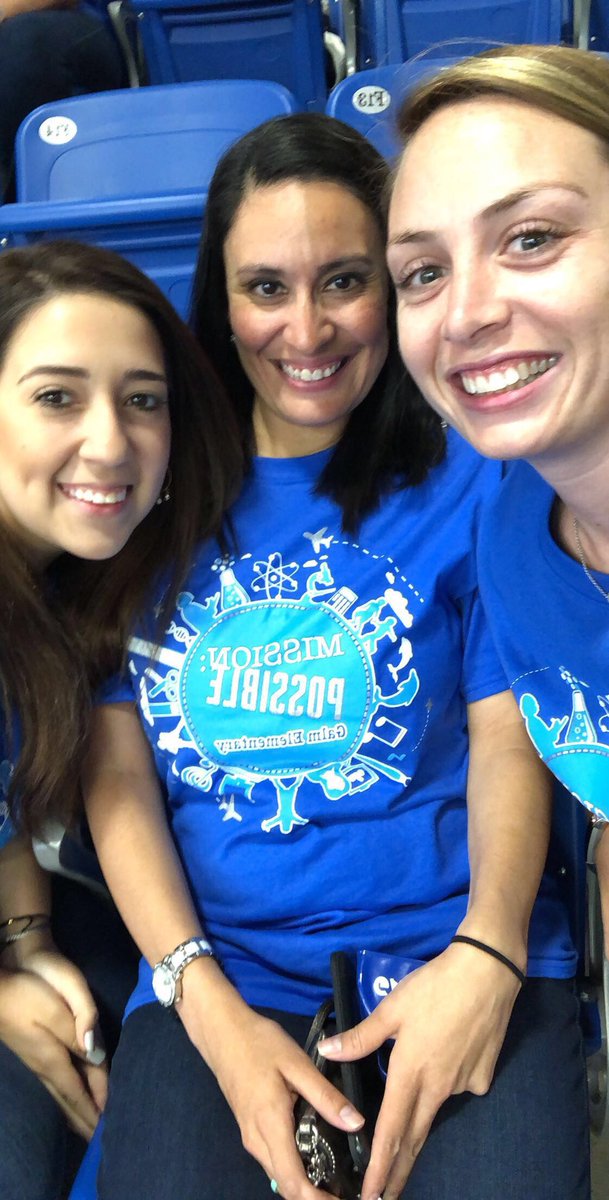 MsAnaGonzalez's tweet photo. Dream team!! #ConvoSelfie https://t.co/MLIvLlkjd2