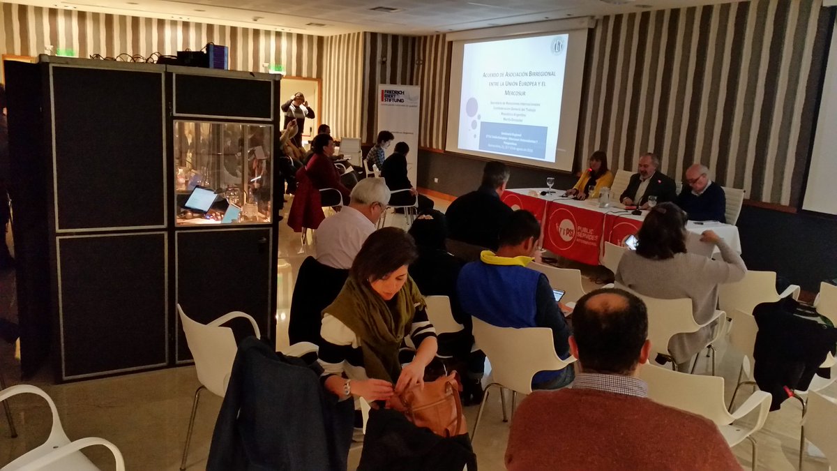 coordargisp's tweet photo. 3er día de trabajo en el Seminario Regional TLC UE-MERCOSUR @Maritagonzal1 @cgt #JorgeMarchin exponen sobre UE-MERCOSUR perspectiva latinoamericana @PSIglobalunion @ISPinteramerica @NayiQuevedo https://t.co/JpnvU36GB9