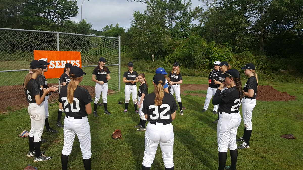 _Baseball_NB's tweet photo. 16u Girl Commodores getting ready for their game vs @BaseballPEI1 at #BCanNats18 in Bedford NS. #LetsGoNB #SetSail https://t.co/dsbVdFeb5g