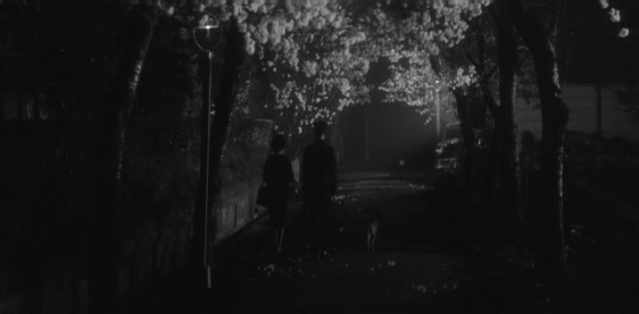 Speedtomy's tweet photo. Ciclo japonés hasta que aguante. Por ti, Ishikawa.

1. Mikkai (Kô Nakahira, 1959) https://t.co/JeOmLPyOHa