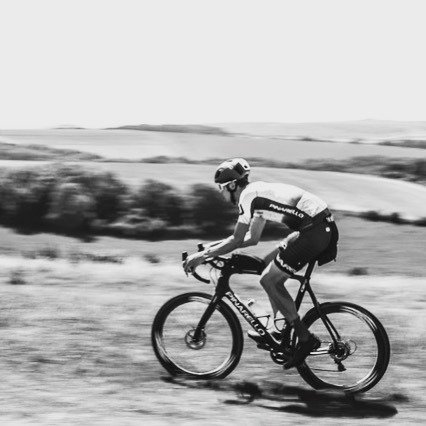 advntrcc's tweet photo. Daniel Hughes ripping and setting a new course record on the South Downs Way. Look out for a feature on ADVNTR soon!
.
.
📷 @danielhughesuk
#southdownsway #cyclocross #gravelbike #recordbreaking #pinerello #cyclingpics #instabike #instagood #cycling … https://t.co/3XVUuIuy8K https://t.co/IdBfHoEtnC