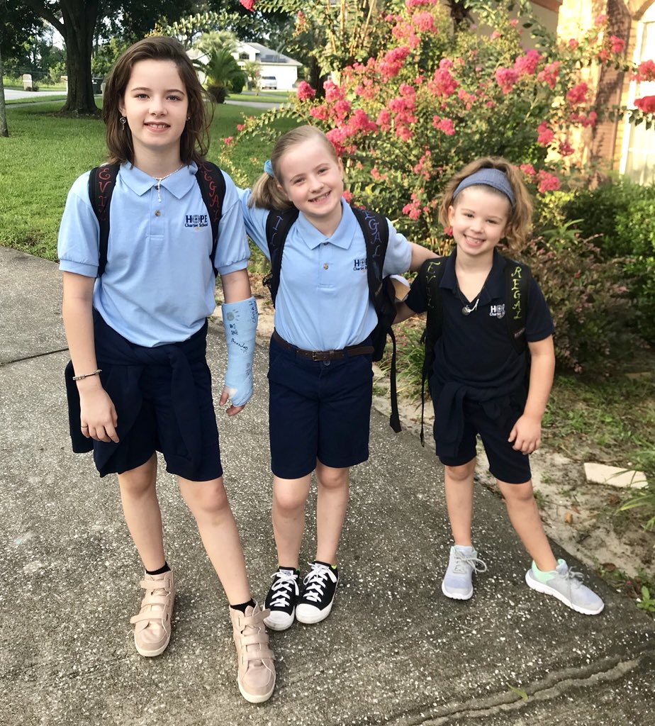lgwinfl's tweet photo. #ThursdayThoughts Thinking about all our #EvilRegals Friends & @LanaParrilla We’re ALL decked out in our Evil Regal gear and ready for school. We hope everyone has a beautiful day! #MiniEvilRegals ❤️ #yourFLgirls https://t.co/FtaZfe9BXI