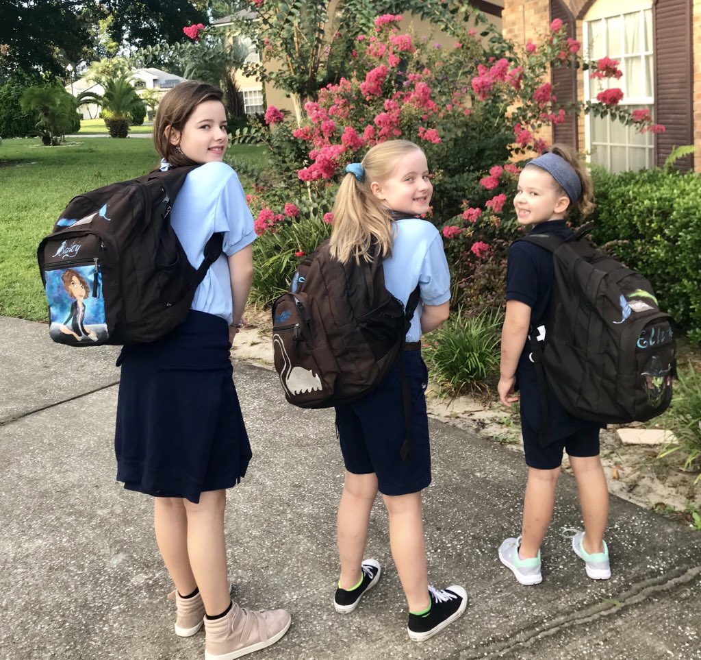 lgwinfl's tweet photo. #ThursdayThoughts Thinking about all our #EvilRegals Friends & @LanaParrilla We’re ALL decked out in our Evil Regal gear and ready for school. We hope everyone has a beautiful day! #MiniEvilRegals ❤️ #yourFLgirls https://t.co/FtaZfe9BXI