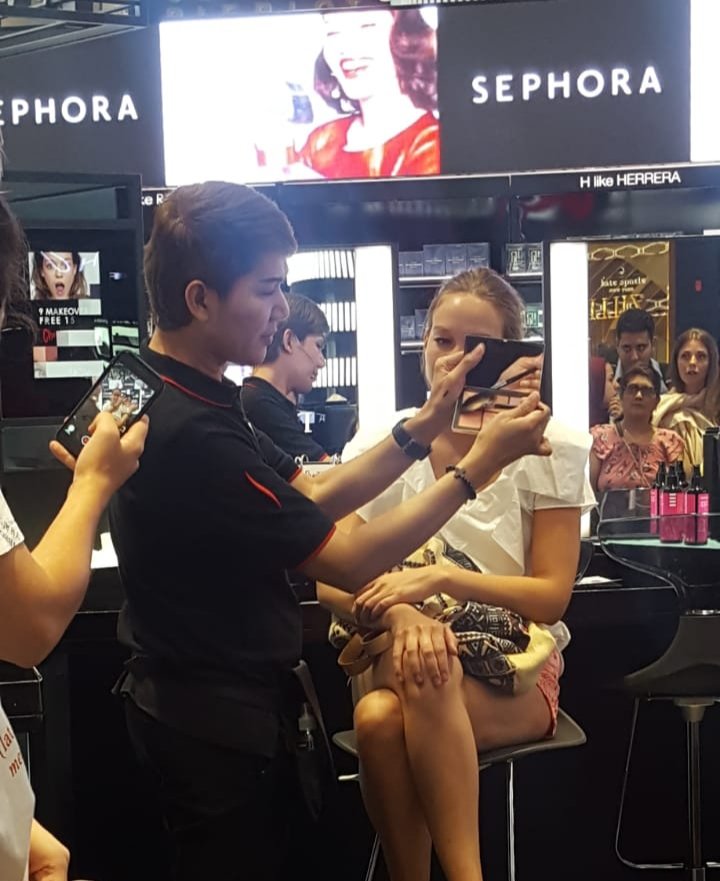 itsmeMharg's tweet photo. Happiness comes when your work and words are benefit to yourself and others.
#sephoramua #pinoymakeupartist #dubaimakeupartist #makeupartist #proudpinoy #dubai #middleeast #uae #sephoralife #makeupartistlife #sephorapro #mydubai https://t.co/gawEVtwsDx