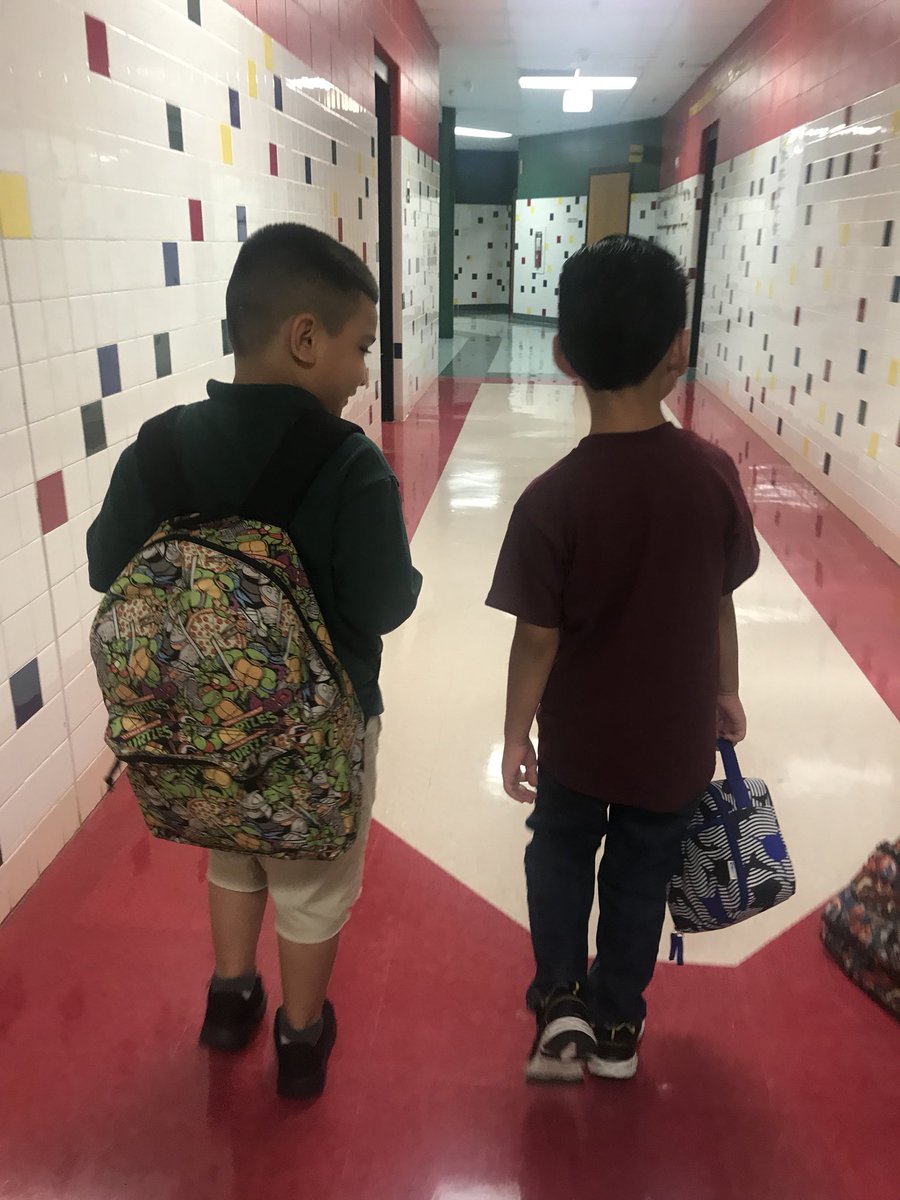 genevie79cr's tweet photo. University Thursday at @LasPalmasElem! When I see our students walk down our halls in their college gear, I’m hopeful for our future. Have a great day, Bobcats! #WHY #goals #attitdue #LPEPawsUp @EISDofSA #EdgewoodProud https://t.co/mVohZsKpeG