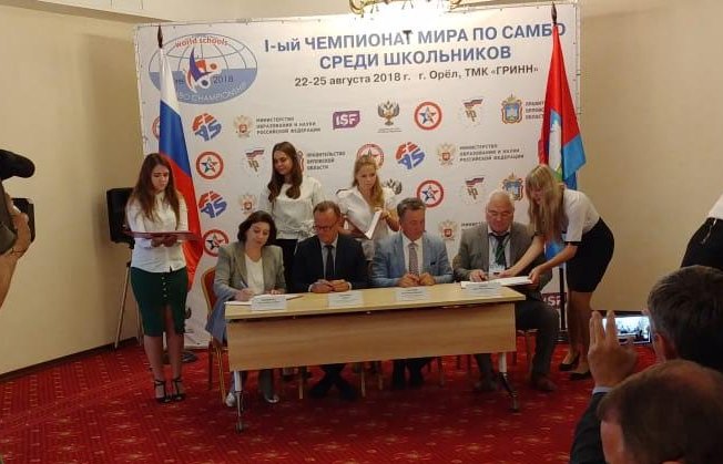 MoU to dev #sambo: ISFpdt @lpetrynka w/ A. Klitchkov, interim Governor & A. Usikov, Deputy Head social pol/ #Oryol, M. Tomilova, #sport Vice Min, V. Kaganov, Ast Deputy Prime Min @GovernmentRF & pdt RUSsambo st, S. Eliseev, pdt @SamboRussia, EUsambo Fed, A. Abaev, pdt YouthRussia
