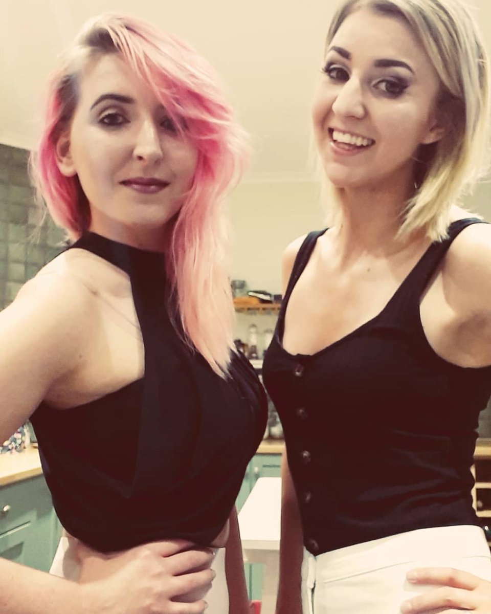 JadeMortimer_16's tweet photo. #ThrowbackThursday #TBT https://t.co/BKghrHIz2T