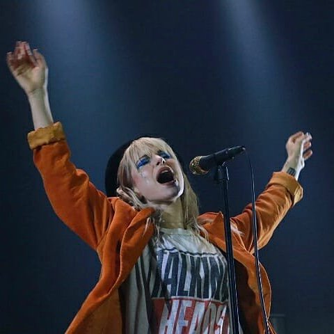 paramoremusicom's tweet image. NEW PHOTOS of @paramore on stage in Manila, Philippines via @MOAArena and @SoundCheckMNL. #ParamoreTourSixMNL #ParaThreellainManila #ParamoreTourFourMNL