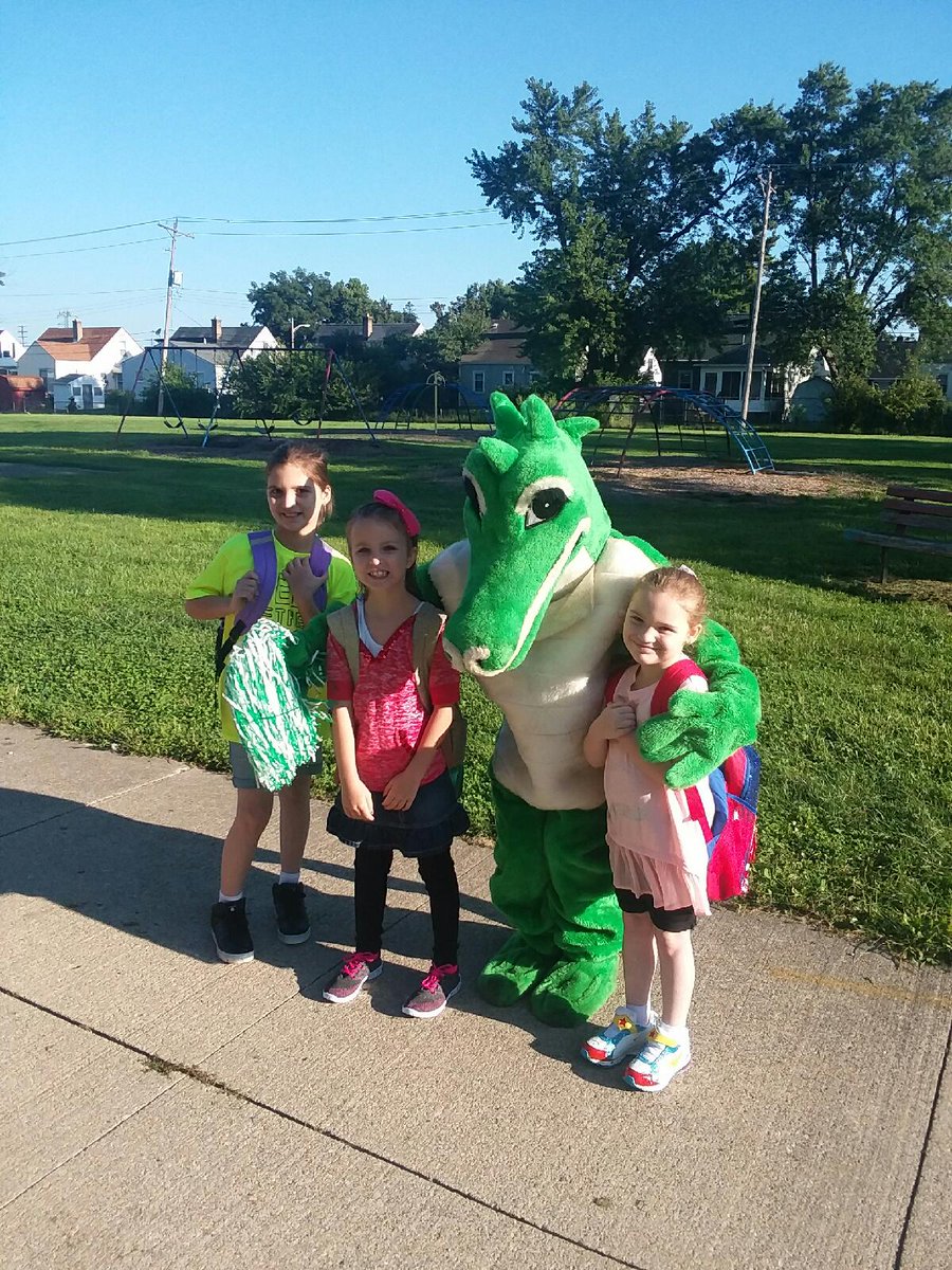 lolaquinn83's tweet image. @ColsCitySchools #FirstDayCCS #Ready4Success