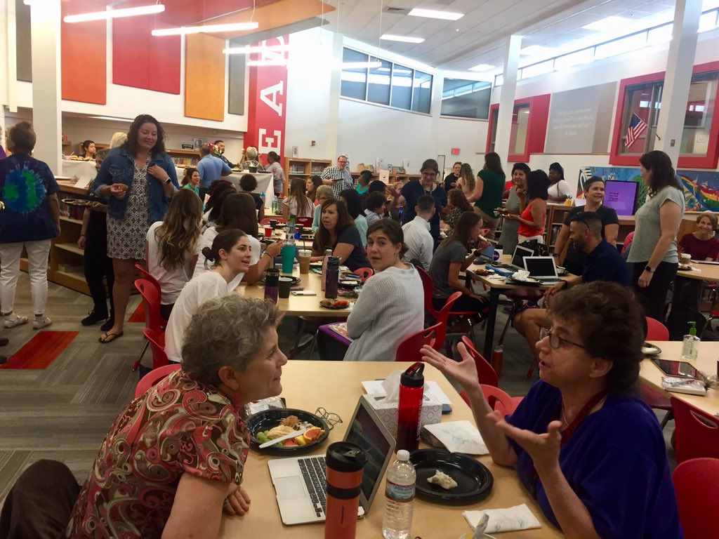 Back to school seeing old colleagues &amp; meeting new ones! 😍 #abdrocks <a href="/APSVirginia/">Arlington Public Schools</a> <a href="/AbingdonPTA/">Abingdon PTA</a>