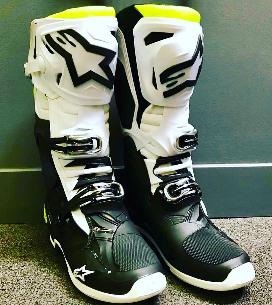 JaviVico71's tweet photo. The new #tech10s @alpinestars π€€π€ #motocross #supercross https://t.co/o0NXYcxREB